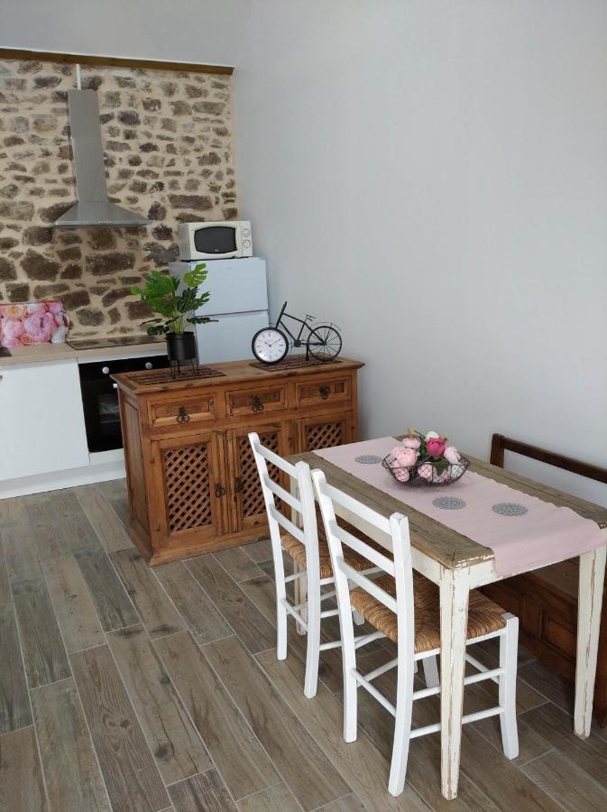 Les Petits Gites Ernée Buitenkant foto